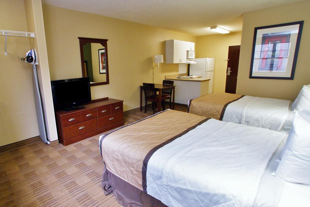 Extended America - Philadelphia - 2*